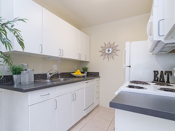 4th image of 4600 Lamont St #335