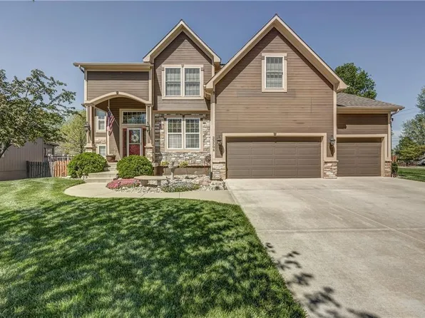 23508 W 53rd Ter, Shawnee, KS 66226