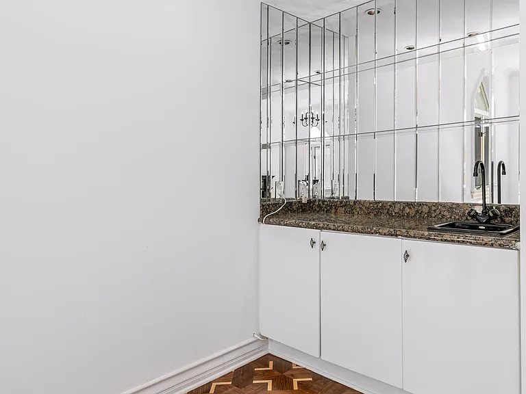 2334 Benedict Canyon Dr — Photo 10