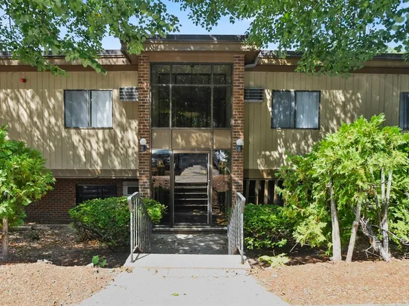 19 Eaglehead Ter APT 4, Shrewsbury, MA 01545