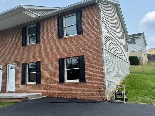 623 Thompson St, Strasburg, VA 22657