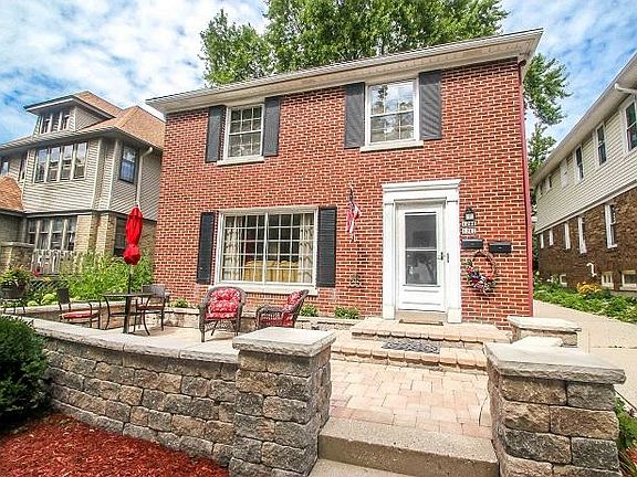 Upper Unit in a Brick Duplex