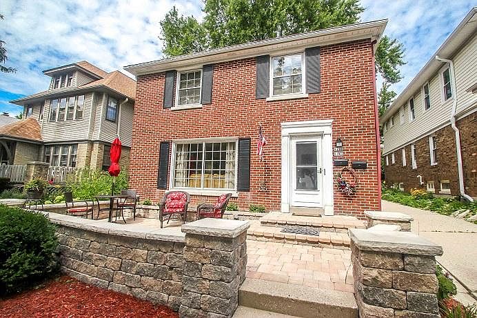 Upper Unit in a Brick Duplex