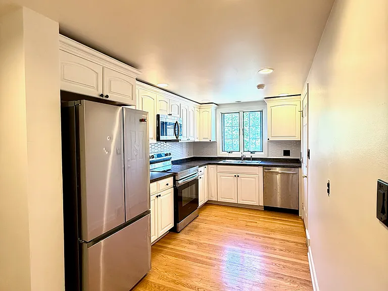 221 Lexington Ave #1 — Photo 8
