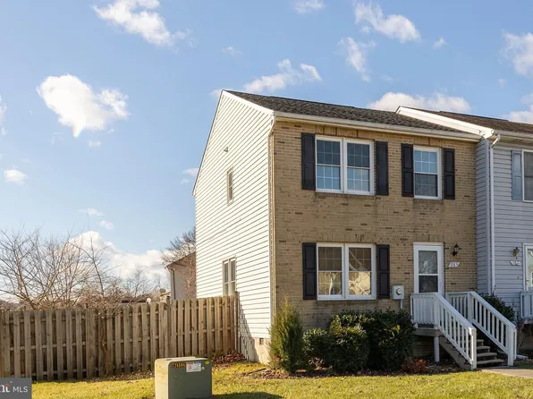 385 Surrey Club Ln, Stephens City, VA 22655