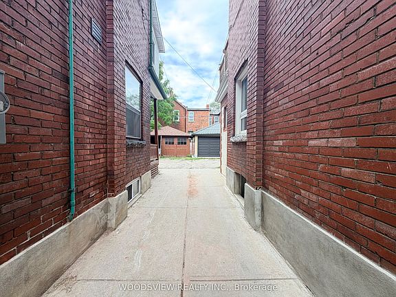4th image of 152 Medland St