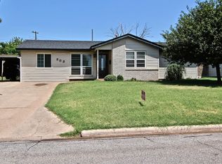 203 Hoover Cir, Elk City, OK 73644