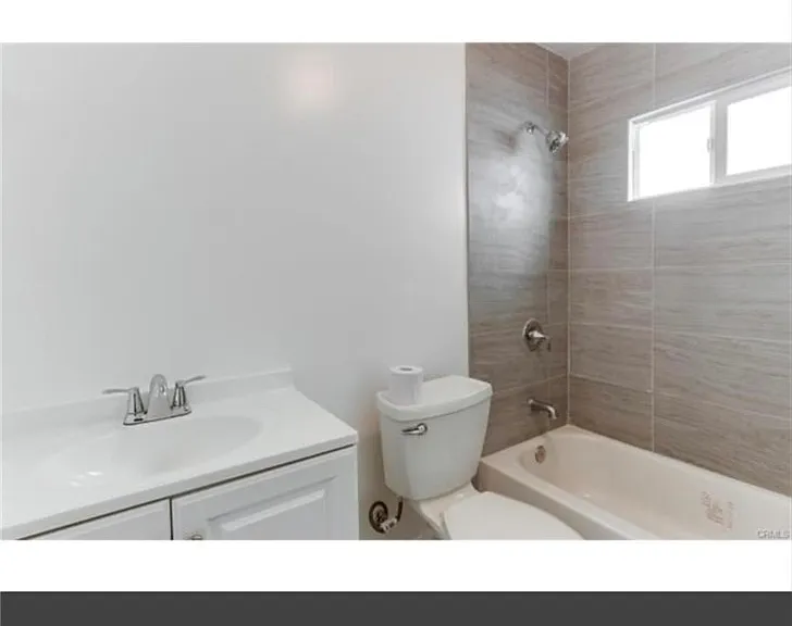 317 W 51st St — Photo 11