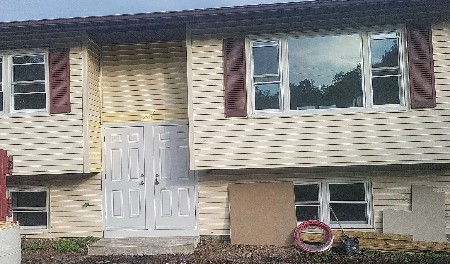 3 bed, $1,900 — Photo 1