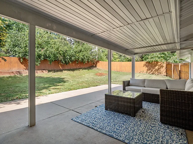 Pepperwood Dr — Photo 23
