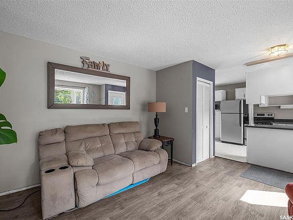 4th image of 209 Macdowall CRESCENT