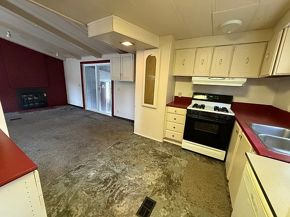 5th image of 98 Maple Ln