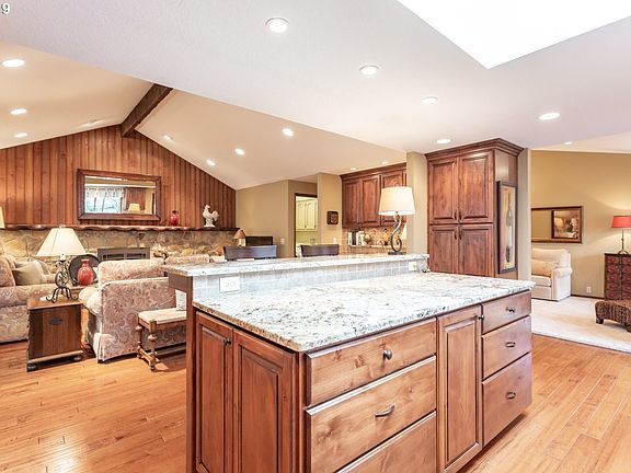 5th image of 7615 SW Dunsmuir Ln