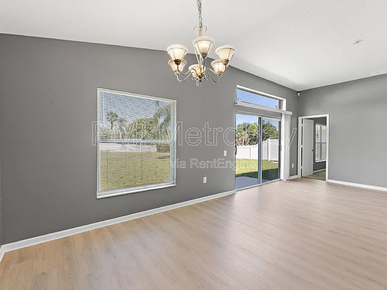 1010 Summer Breeze Dr — Photo 26