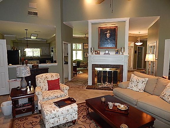2nd image of 1685 Sherwood Ln