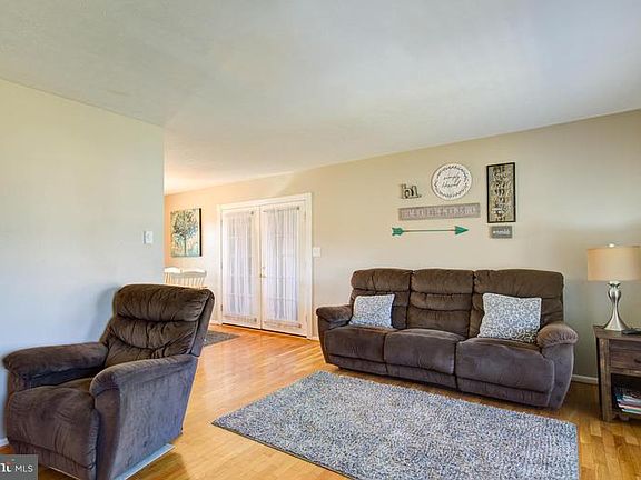 4th image of 114 Meadowlark Ln
