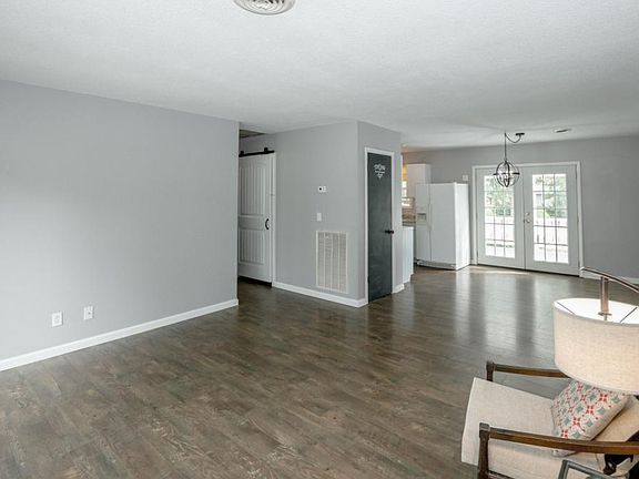 4th image of 805 Allison Dr