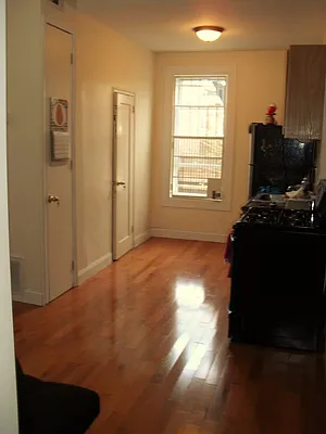 Rented by Space Link Realty | media 27