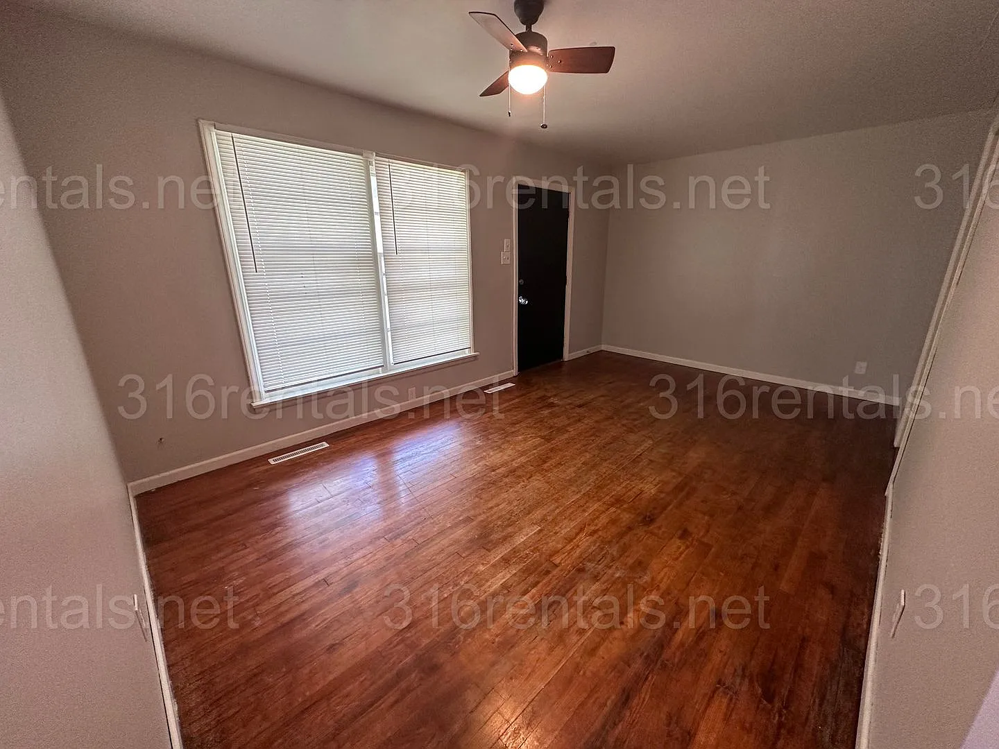 1514 Park Lane — Photo 2