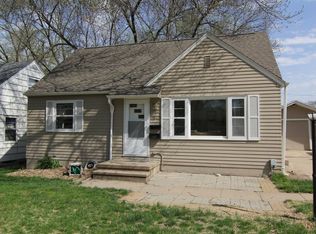 1042 31st St NE, Cedar Rapids, IA 52402