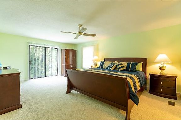 3rd image of 1823 Travis Ln