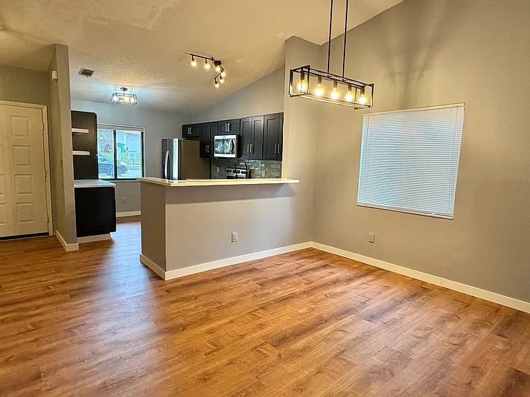 661 N Wildflower Ct — Photo 3
