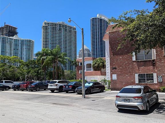 3rd image of 601 SE 5th Court #104