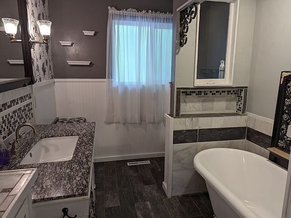 3rd image of 2205 Carol Dr