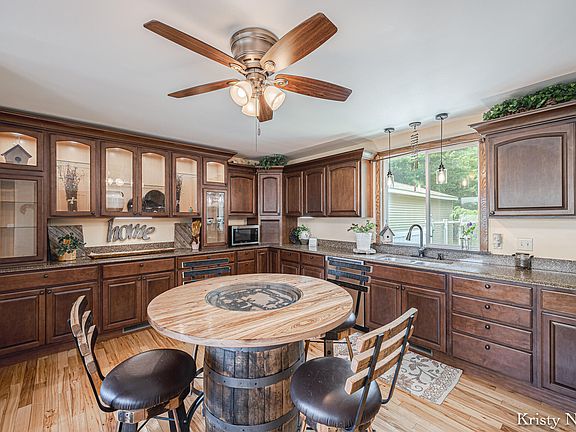 3rd image of 5937 E Pakes Rd