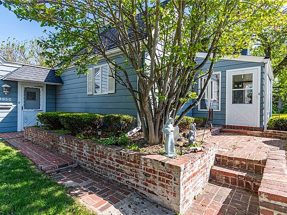 3rd image of 3950 E Park Ln