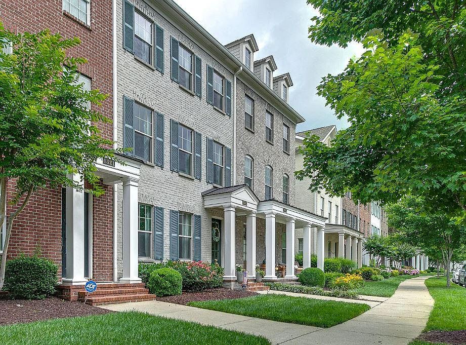2nd image of 1323 Moher Blvd