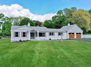 2 Briarcliff Rd, Hopedale, MA 01747