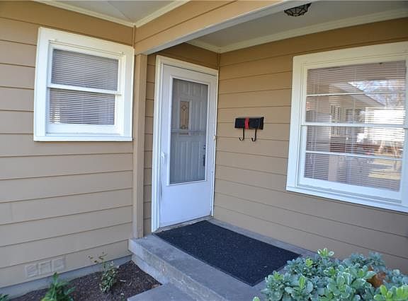 3rd image of 1701 Hilltop Dr