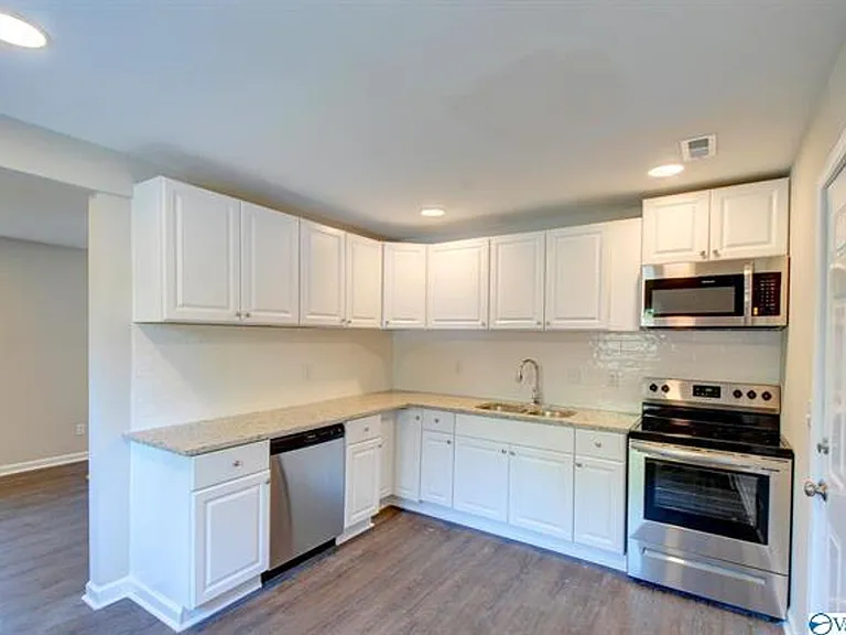 246 Victory Ln NE — Photo 3
