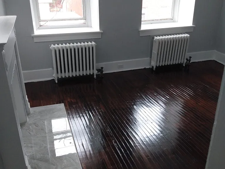 89 King St W — Photo 3