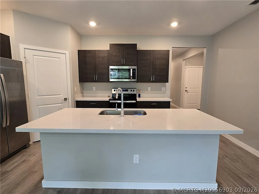 4 bed, 2.0 bath, 1811 sqft, $3,700 — Photo 3