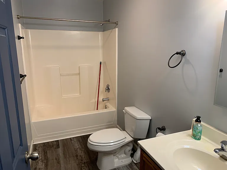 Full bath on 2nd floor