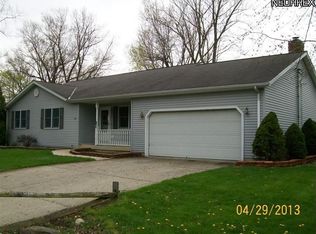 810 Community Rd, Sheffield Lake, OH 44054