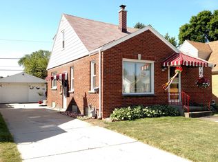 959 W Eden Pl, Milwaukee, WI 53221