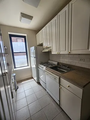 Rented by ONE Manhattan Real Estate | media 17