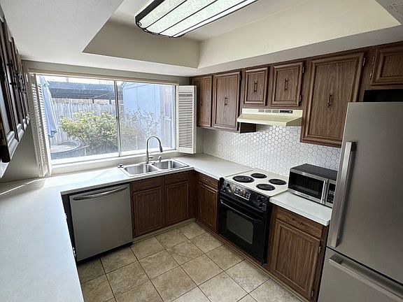 3rd image of 10015 Smitherman Dr