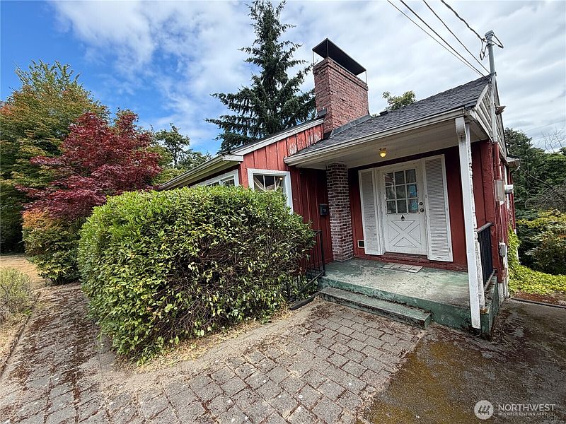 2nd image of 11334 Corliss Avenue N