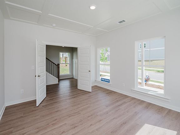 3rd image of 252 Ridge Blvd
