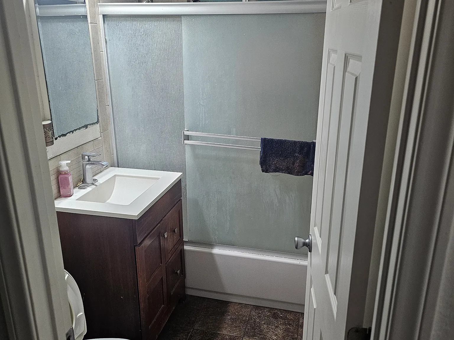 4 bed, 2700 sqft, $850 — Photo 3