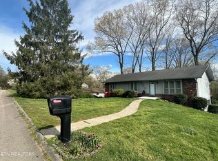 8912 Moneymaker Dr, Knoxville, TN 37923