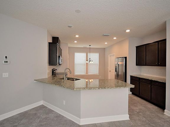 5th image of 94 Forest Edge Dr