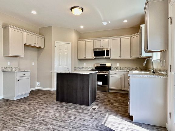 3rd image of 6809 Cloverfield Way