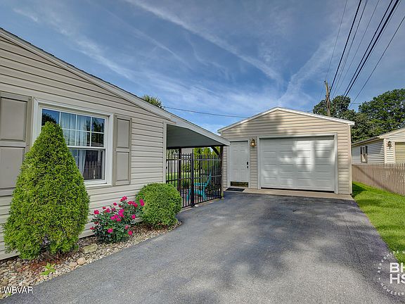 3rd image of 705 Allen St