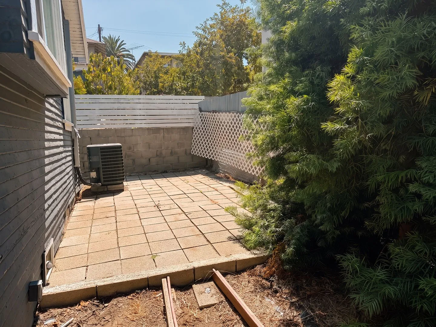 2 Bed / 1 bath with Private Outdoor Space in Rampart Village — Photo 4