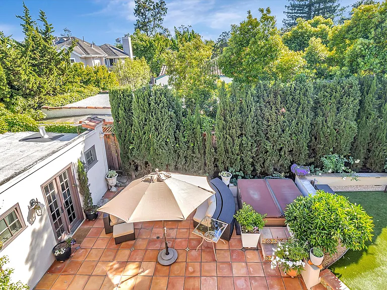 1568 Mariposa Ave — Photo 61